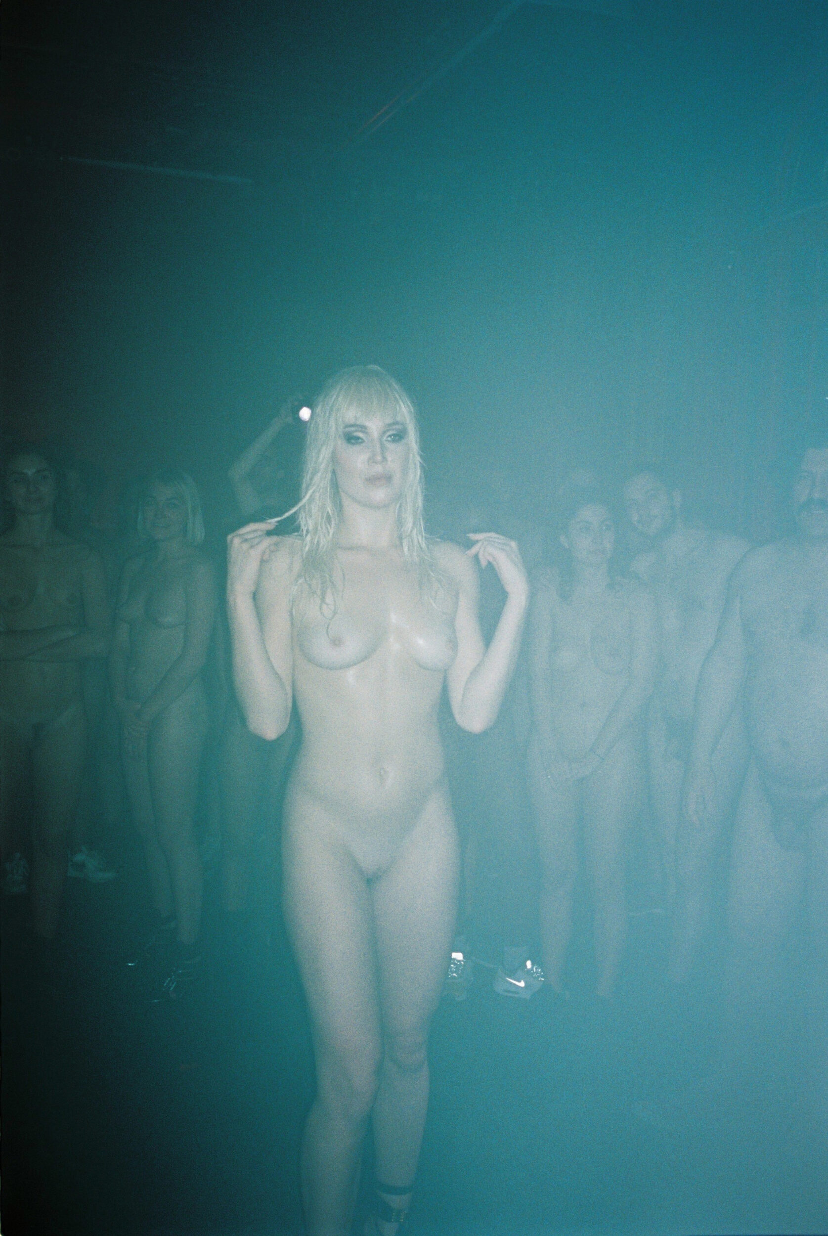 PAPA BELLY backstage Pinknoise music video - Marie-Lou Chabert