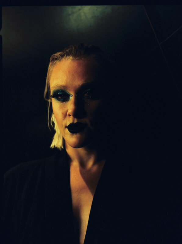 Fond Noir - Marie-Lou Chabert